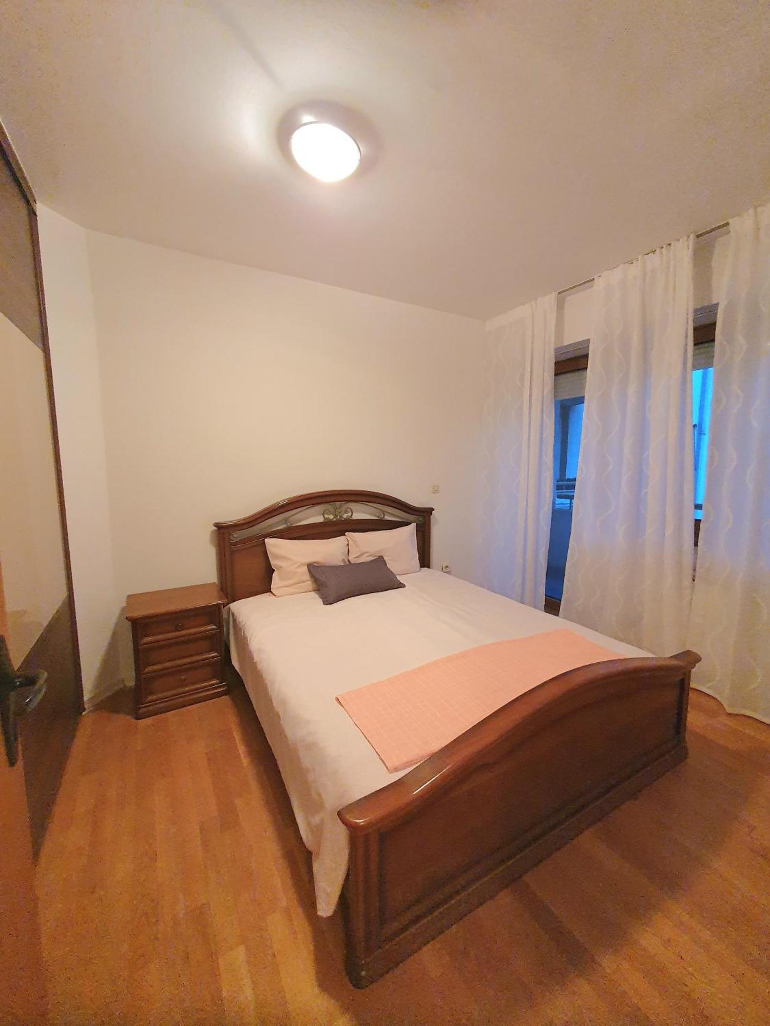 3 Bedroom Home With Parking Garage In The Heart Of סקופיה מראה חיצוני תמונה