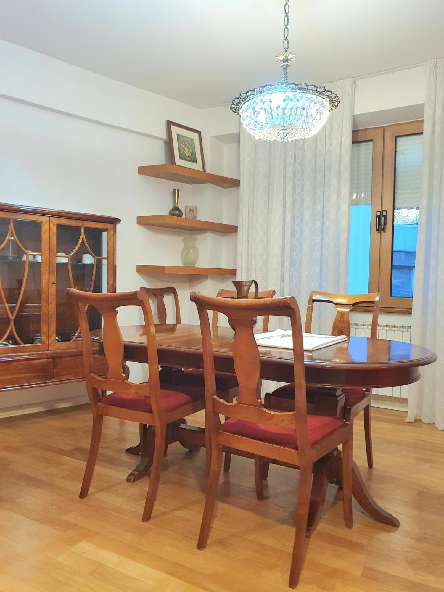 3 Bedroom Home With Parking Garage In The Heart Of סקופיה מראה חיצוני תמונה