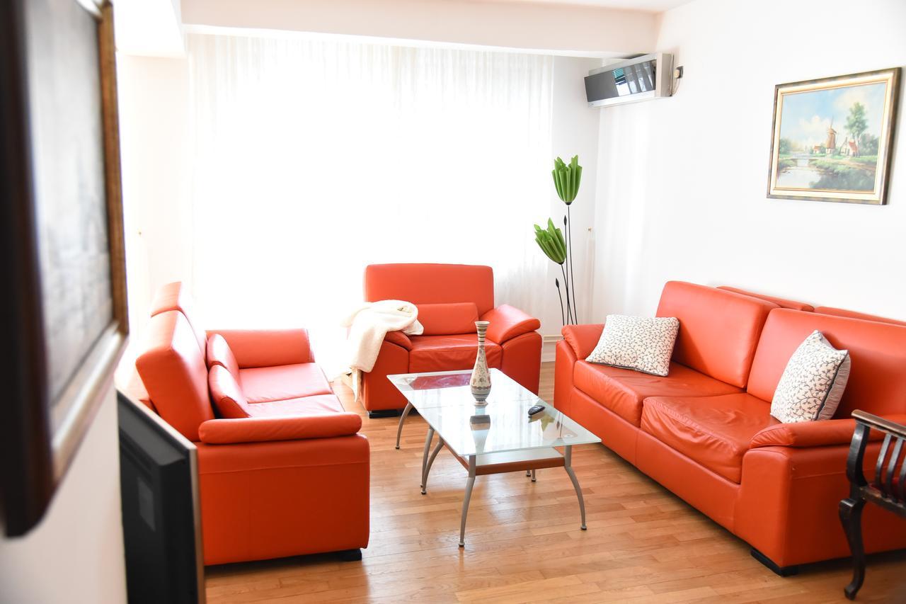 3 Bedroom Home With Parking Garage In The Heart Of סקופיה מראה חיצוני תמונה