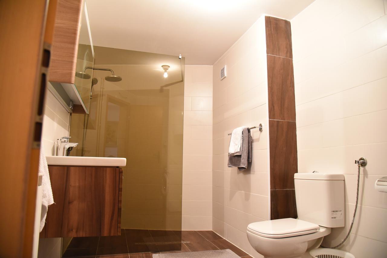 3 Bedroom Home With Parking Garage In The Heart Of סקופיה מראה חיצוני תמונה