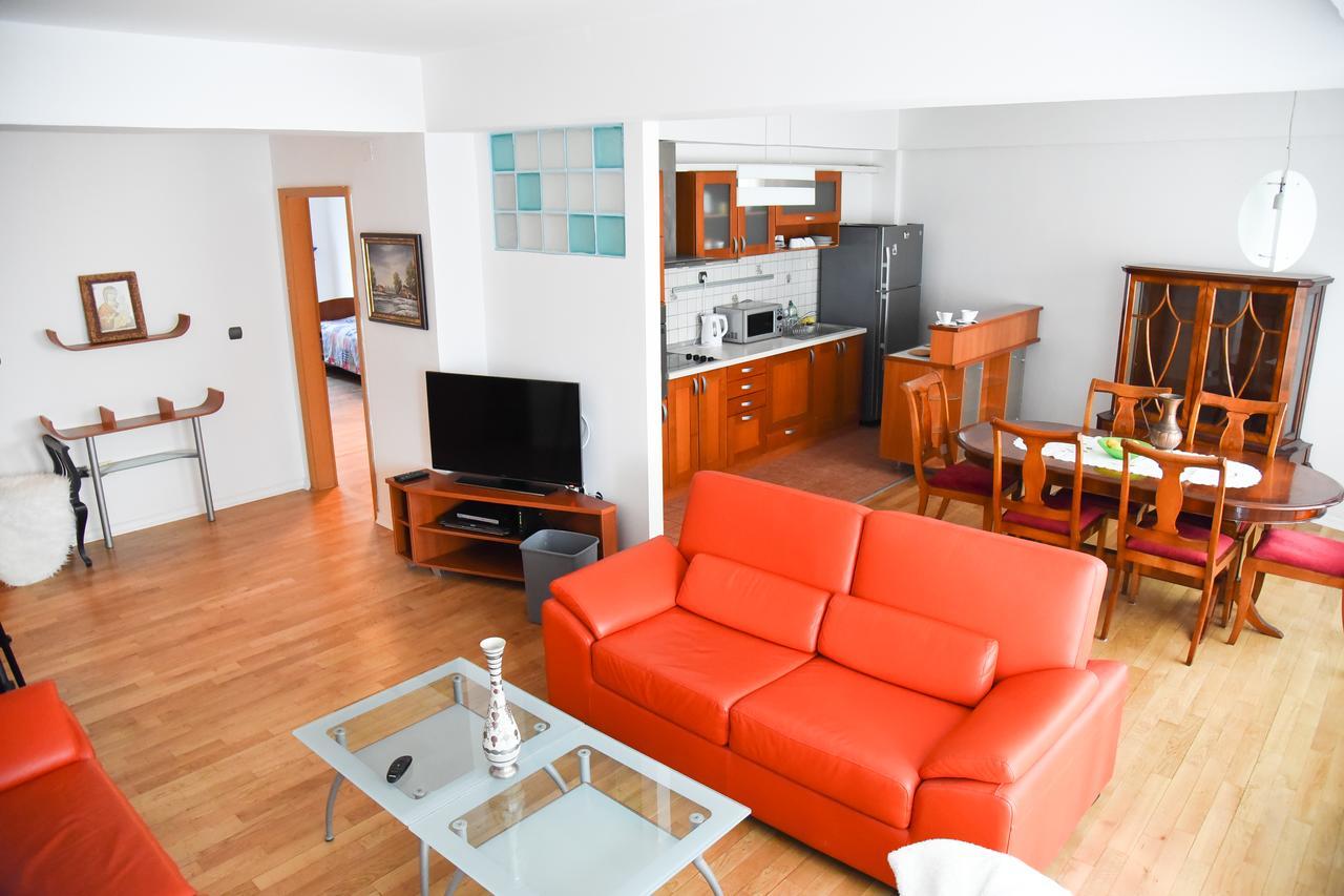 3 Bedroom Home With Parking Garage In The Heart Of סקופיה מראה חיצוני תמונה