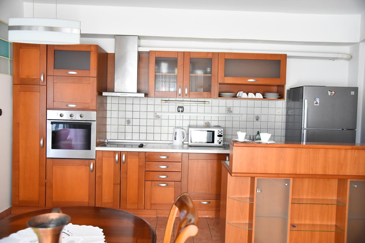 3 Bedroom Home With Parking Garage In The Heart Of סקופיה מראה חיצוני תמונה