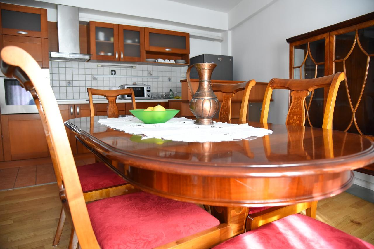 3 Bedroom Home With Parking Garage In The Heart Of סקופיה מראה חיצוני תמונה